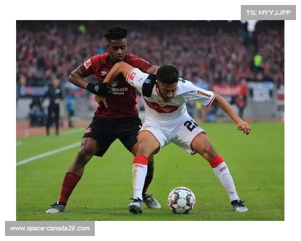 巴黎圣日耳曼角球战术多样化分析不同球员主罚策略和执行方式